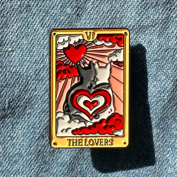 The Lovers Enamel Pin - Taylor Swift Tarot Collection VI - Picture 3 of 4